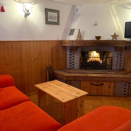 Appartamento Tipico Vista Dolomiti ネヴェガル エクステリア 写真