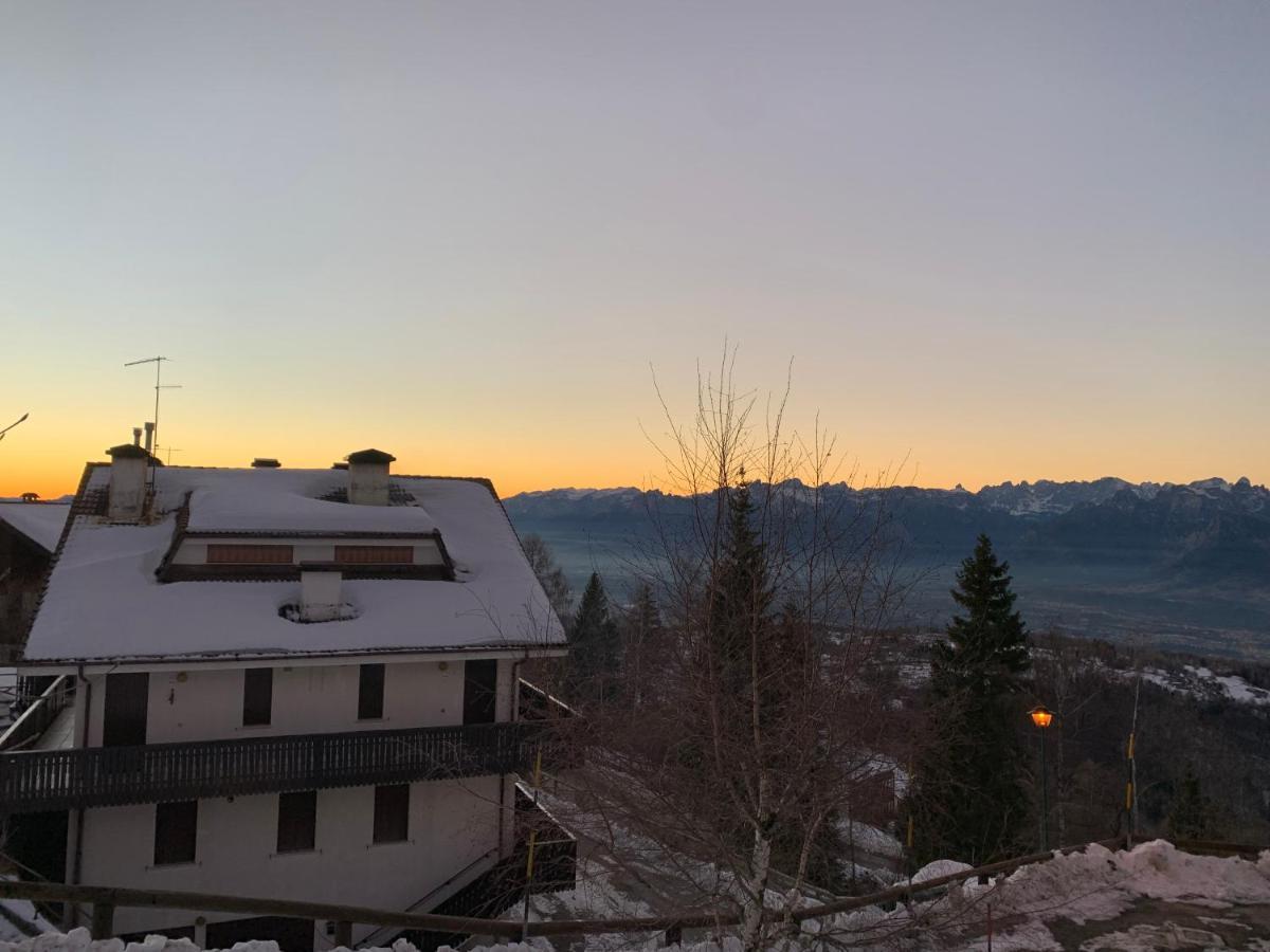 Appartamento Tipico Vista Dolomiti ネヴェガル エクステリア 写真