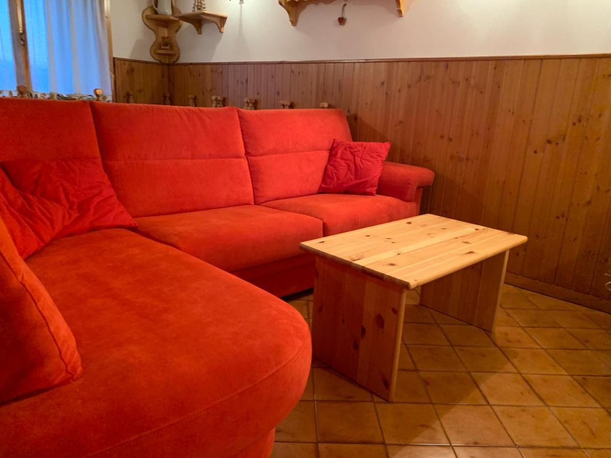 Appartamento Tipico Vista Dolomiti ネヴェガル エクステリア 写真