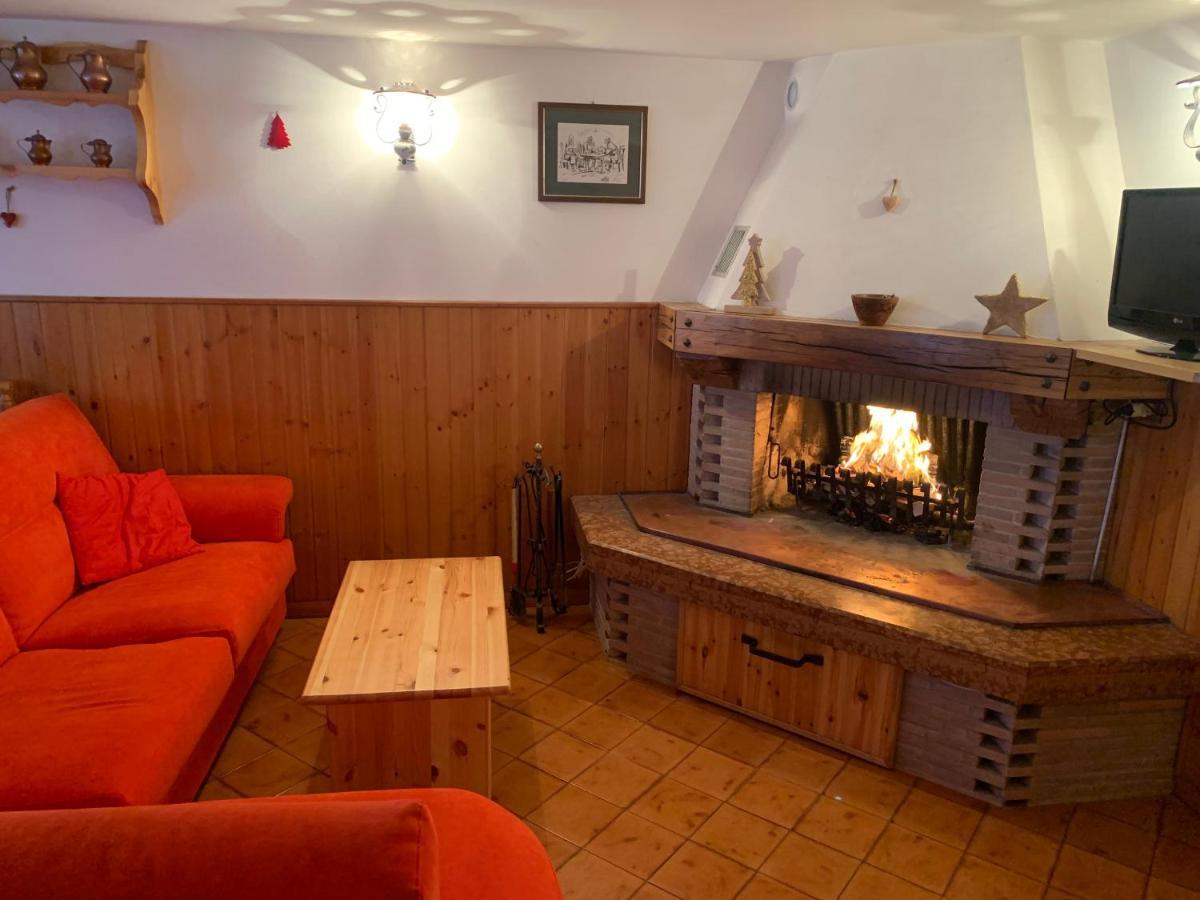 Appartamento Tipico Vista Dolomiti ネヴェガル エクステリア 写真