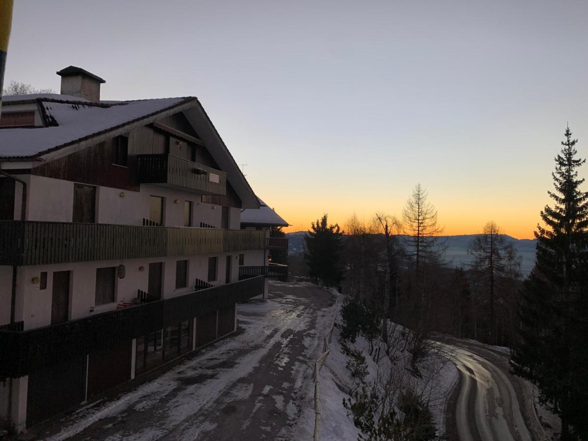 Appartamento Tipico Vista Dolomiti ネヴェガル エクステリア 写真