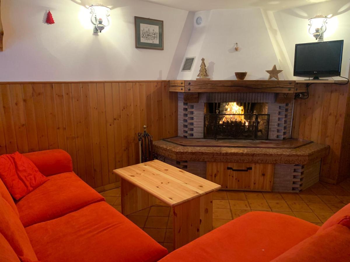 Appartamento Tipico Vista Dolomiti ネヴェガル エクステリア 写真