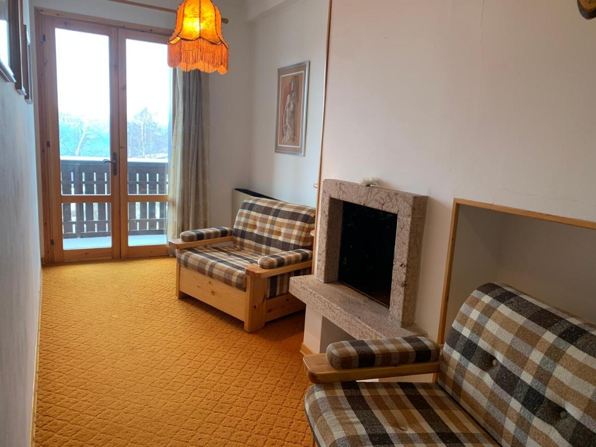Appartamento Tipico Vista Dolomiti ネヴェガル エクステリア 写真