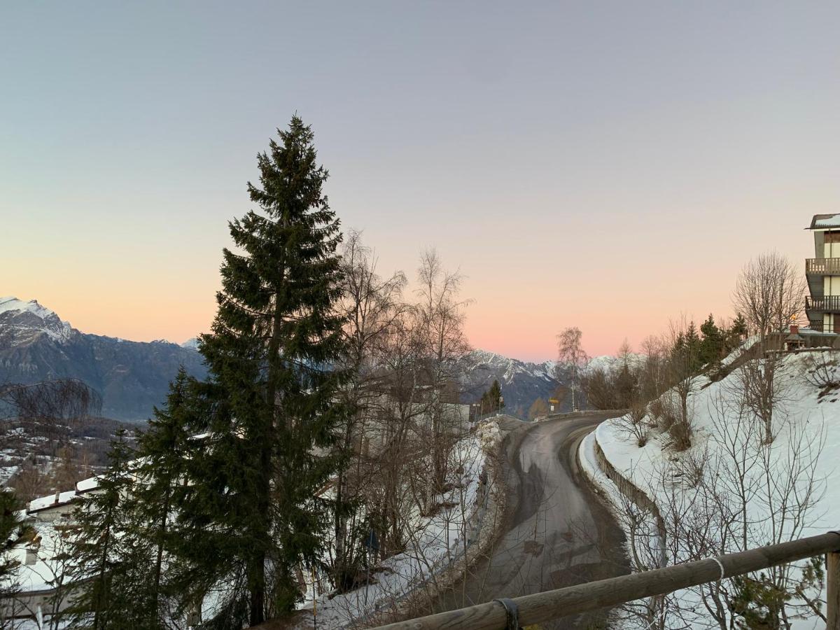 Appartamento Tipico Vista Dolomiti ネヴェガル エクステリア 写真